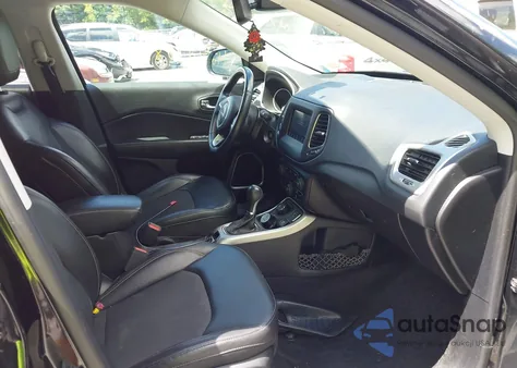 2019 Jeep Compass Latitude 4X4 z USA, uszkodzony, nr VIN 3C4NJDBB3KT648298